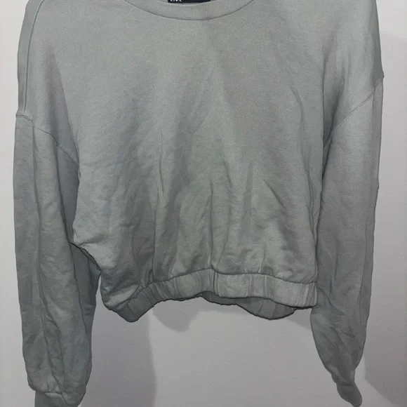 Zara Light Gray Cropped Crewneck Sweatshirt - Picture 2 of 5